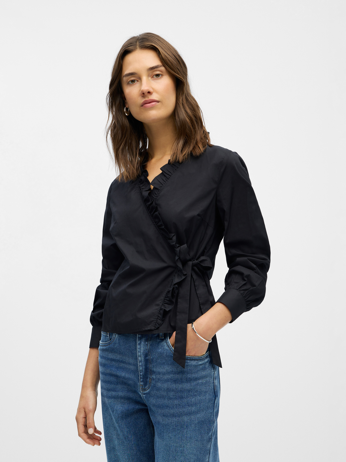 model_shot-front